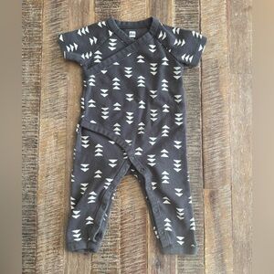 Tea Collection Charcoal Onesie with Ivory Triangles